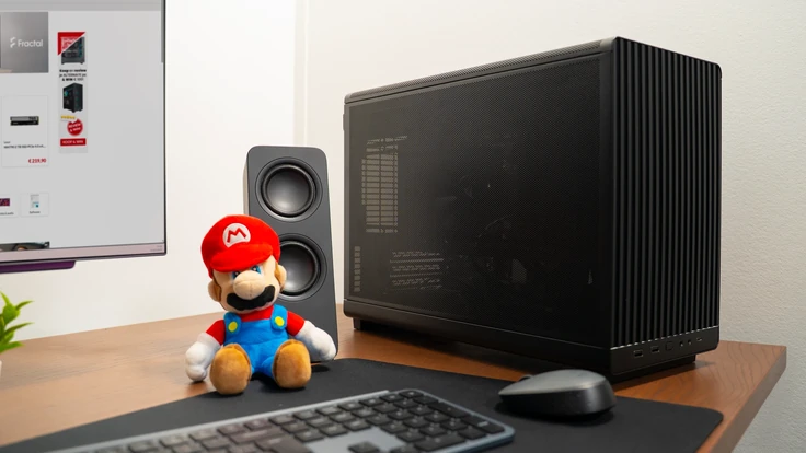 ALTERNATE Home Basic pc op bureau met monitor en toetsenbord, zijaanzicht