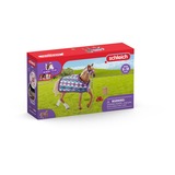 Schleich Horse Club - Engelse volbloed met deken speelfiguur 42360