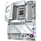 GIGABYTE X870 AORUS ELITE X3D ICE socket AM5 moederbord Zilver/wit, RAID, 5 Gb-LAN, WLAN, BT, Sound, ATX