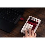 8BitDo Retro 18 Mechanical Numpad - Fami Edition Wit/rood, Kaih Box White switch V2, Dye-sub PST keycaps, USB / 2,4 GHz / Bluetooth